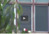 El reflejo de la imagen de la virgen en esta ventana solo puede verse desde el exterior de la vivienda.(Foto RPP)