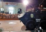 Barricadas colocadas en el frontis de la comisaría de Tumán, en prevención de desmanes. (Foto La República)