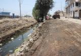 Comisión de Regantes de Chiclayo dejo grandes cúmulos de barro acumulado alrededor de la acequia Chiclayo.