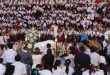 Momentos en que se rinde un homenaje póstumo a la niña Dayana, quien fuera degollada. (Foto Chiclayoenlinea.com)