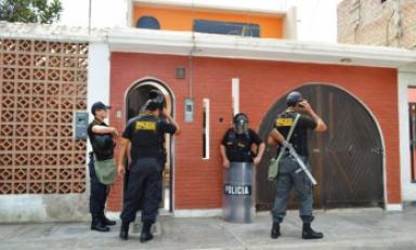 La casa de Mario Josué Lozano Zavala en Chimbote fue intervenida ayer por la Policía. (Foto Chimbotenlinea.com)