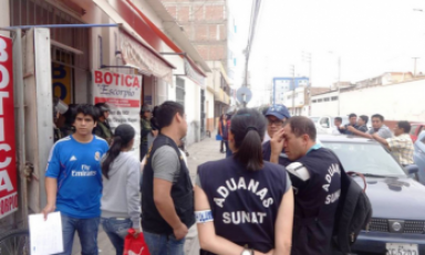 Operativo en pleno centro de Chiclayo donde fueron cerradas seis boticas. (Foto difusión)