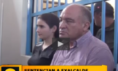 Exalcalde de Chiclayo, Roberto Torres, escuchando la sentencia. (Foto captura RPP)