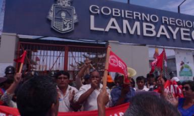Trabajadores administrativos podrían ir a huelga indefinida