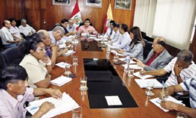 Desde las 9.30 a.m. se viene realizando la mesa de diálogo que se espera resolverá la huelga de los azucareros.