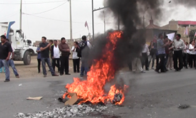Trabajadores del sector Salud queman llantas y bloquean vías en Lambayeque