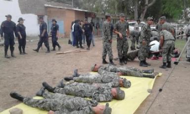 Agentes policiales participan de curso de rescate de víctimas ante el FEN