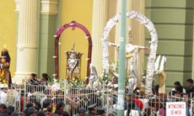 Al menos 40 joyas de oro y plata han sido robadas del altar de la Cruz de Yanahuanca. (Foto cortesía El Comercio)